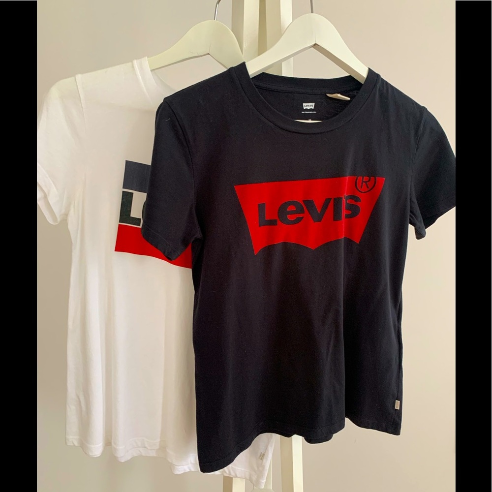 2 for 1 Levi’s Logo T-shirts size XS and S